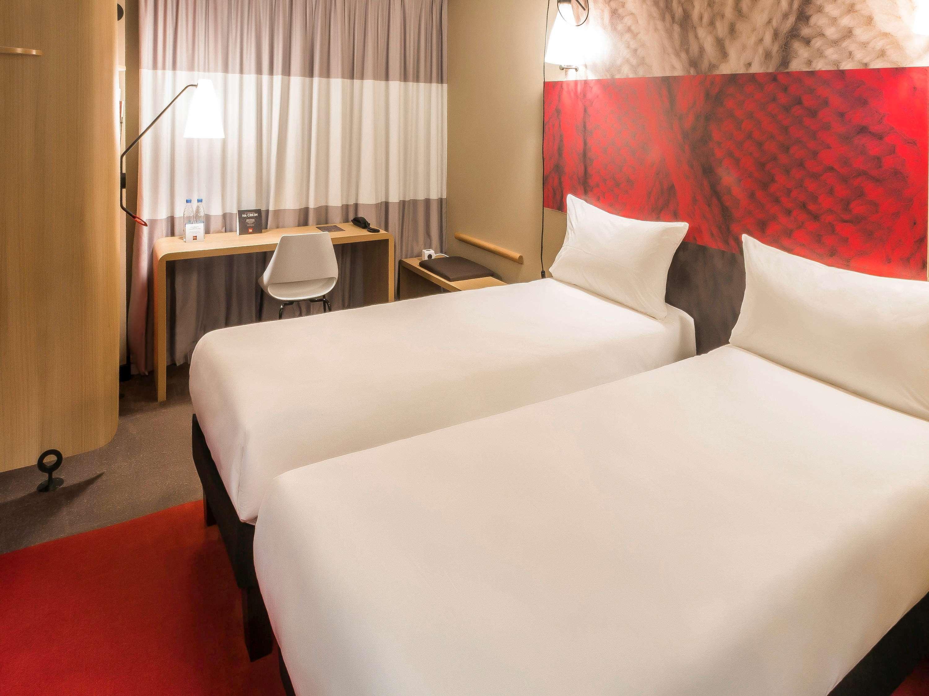 Готель Ibis London Stratford Екстер'єр фото