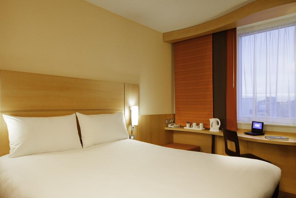 Готель Ibis London Stratford Екстер'єр фото