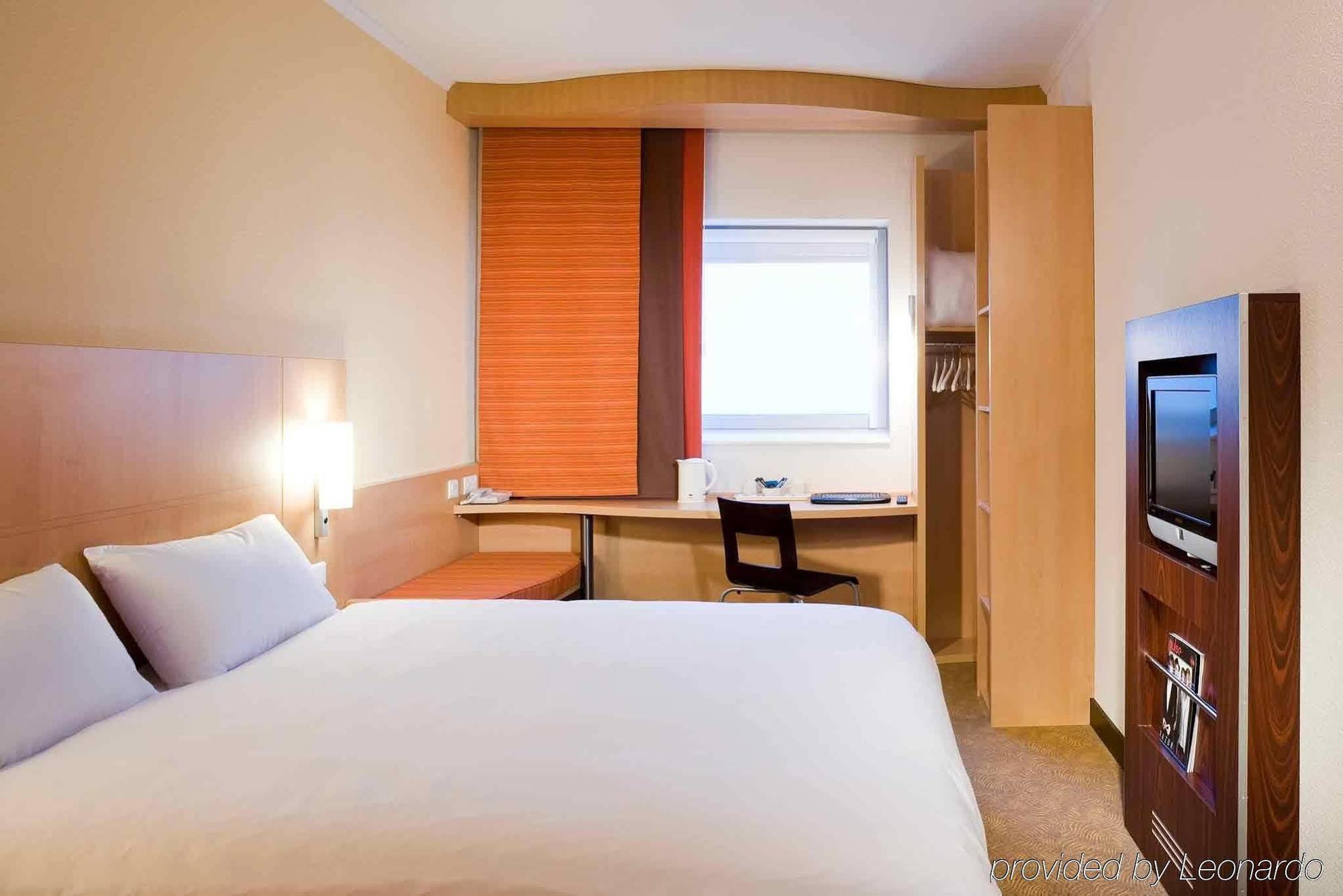 Готель Ibis London Stratford Екстер'єр фото